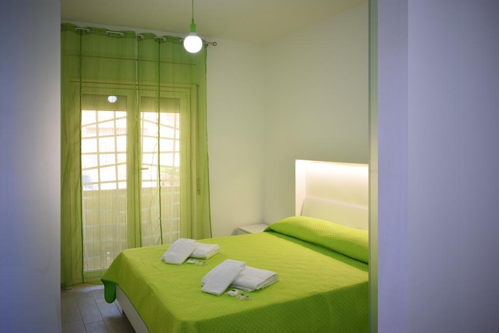 Shower Shows Marsala Room photo