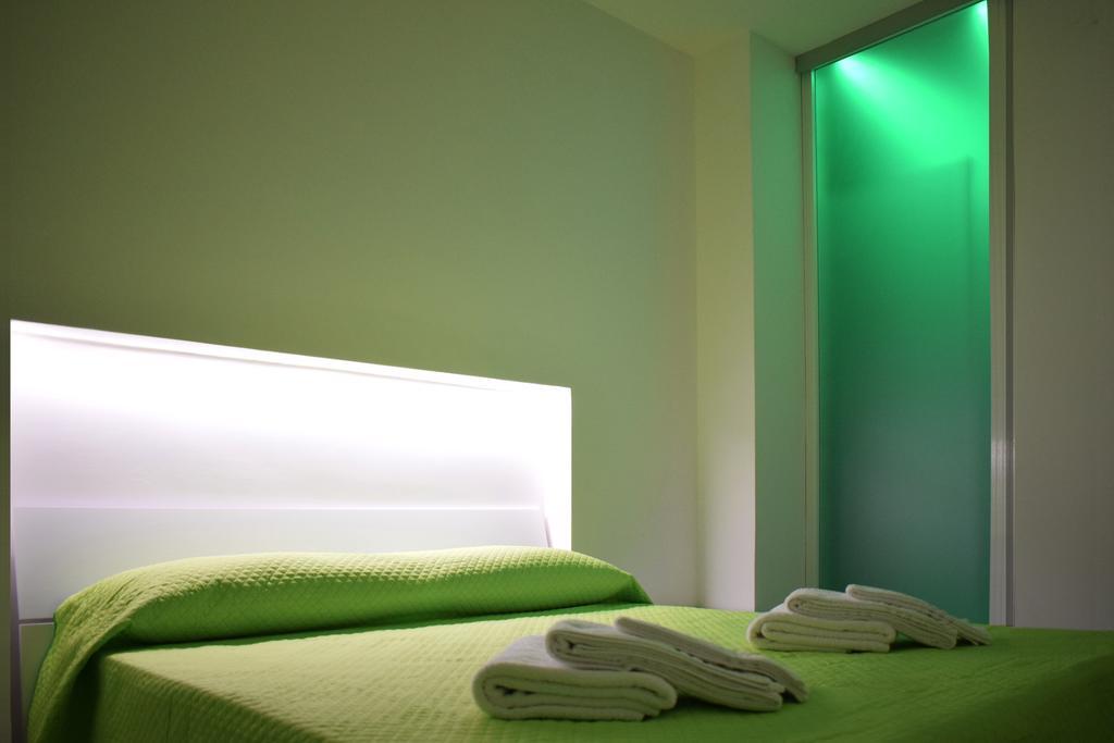 Shower Shows Marsala Room photo