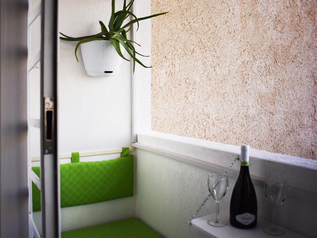 Shower Shows Marsala Exterior photo