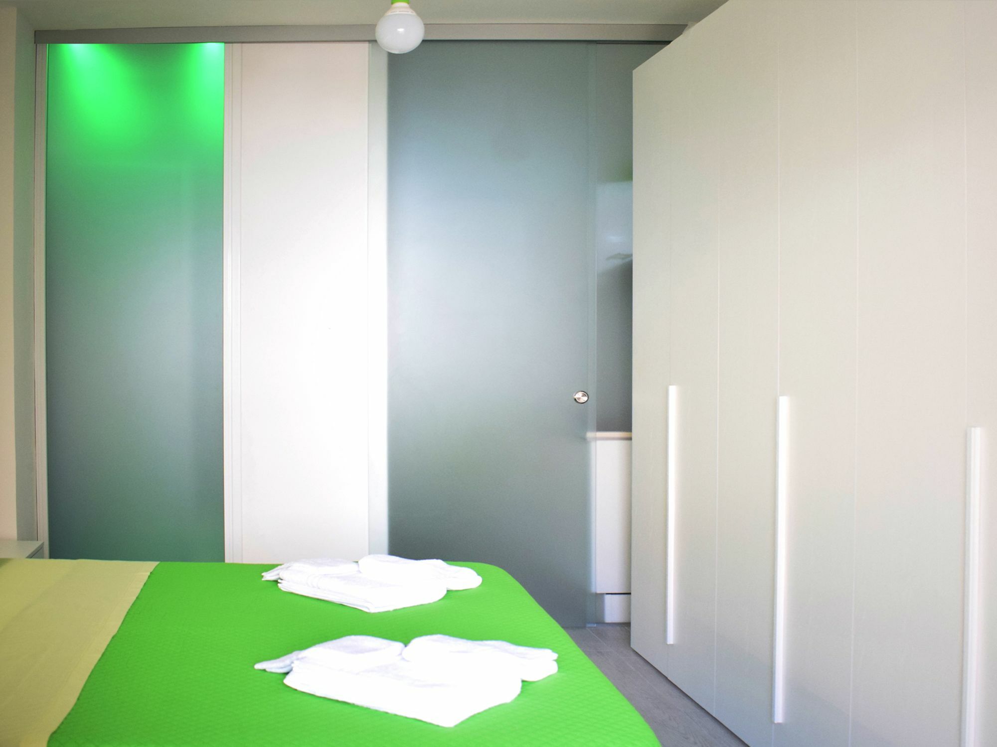 Shower Shows Marsala Exterior photo